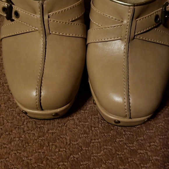 Tan shoes - Picture 4 of 4